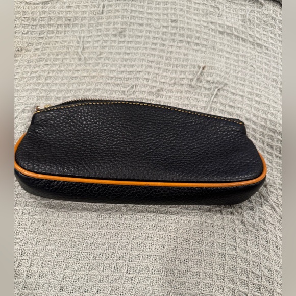 Dooney&Burke Small black leather wristlet with a Tan trim - Picture 3 of 5